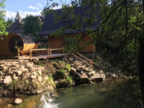 Chatka z sauną nad rzeką, Żabnica